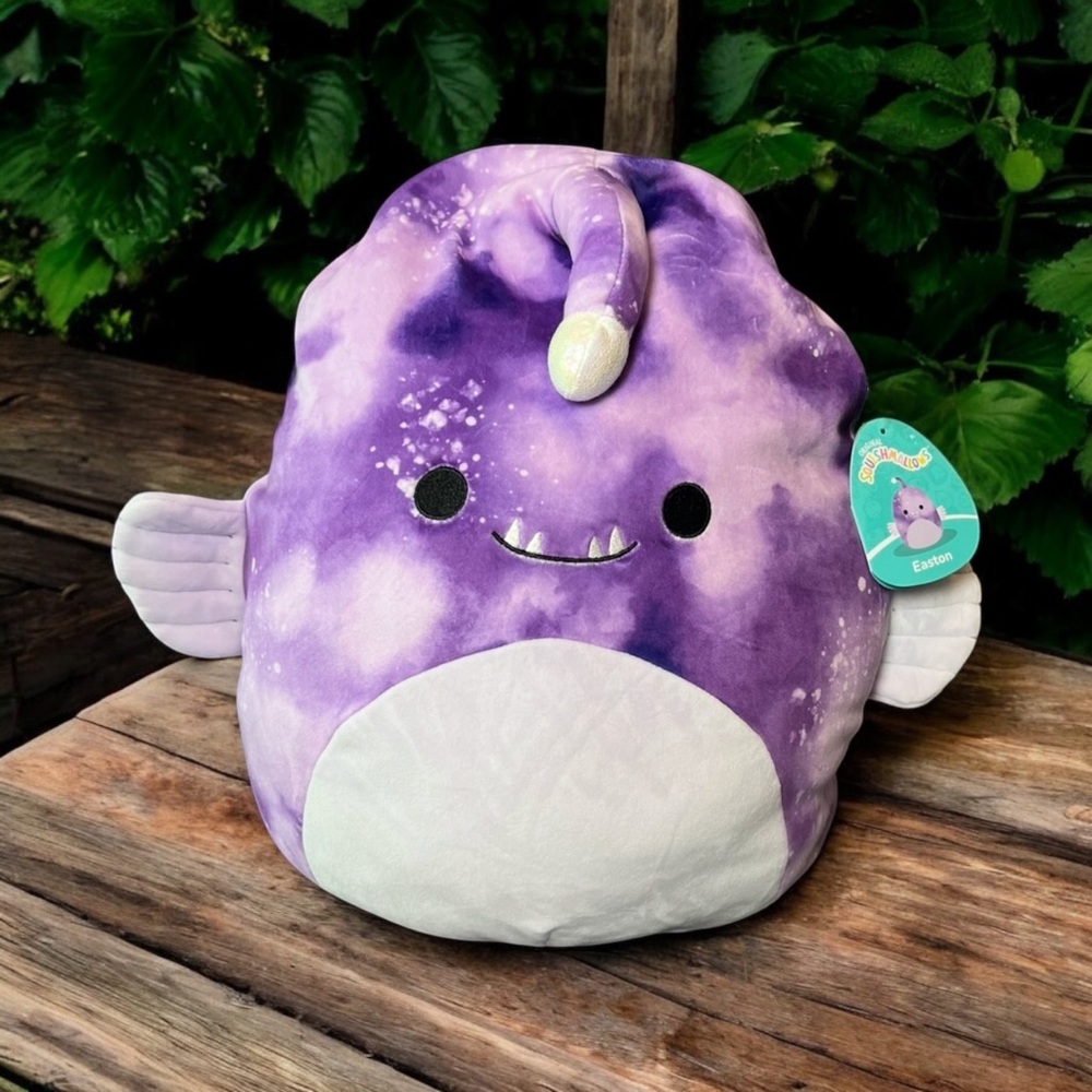 Squishmallows Easton Anglerfish
Soft Purple Plush - New With Tag